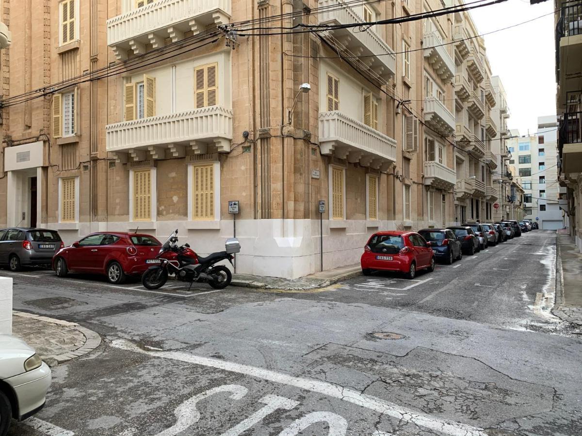 4 Bedroom Apartment In Sliema Near The Sea Екстер'єр фото
